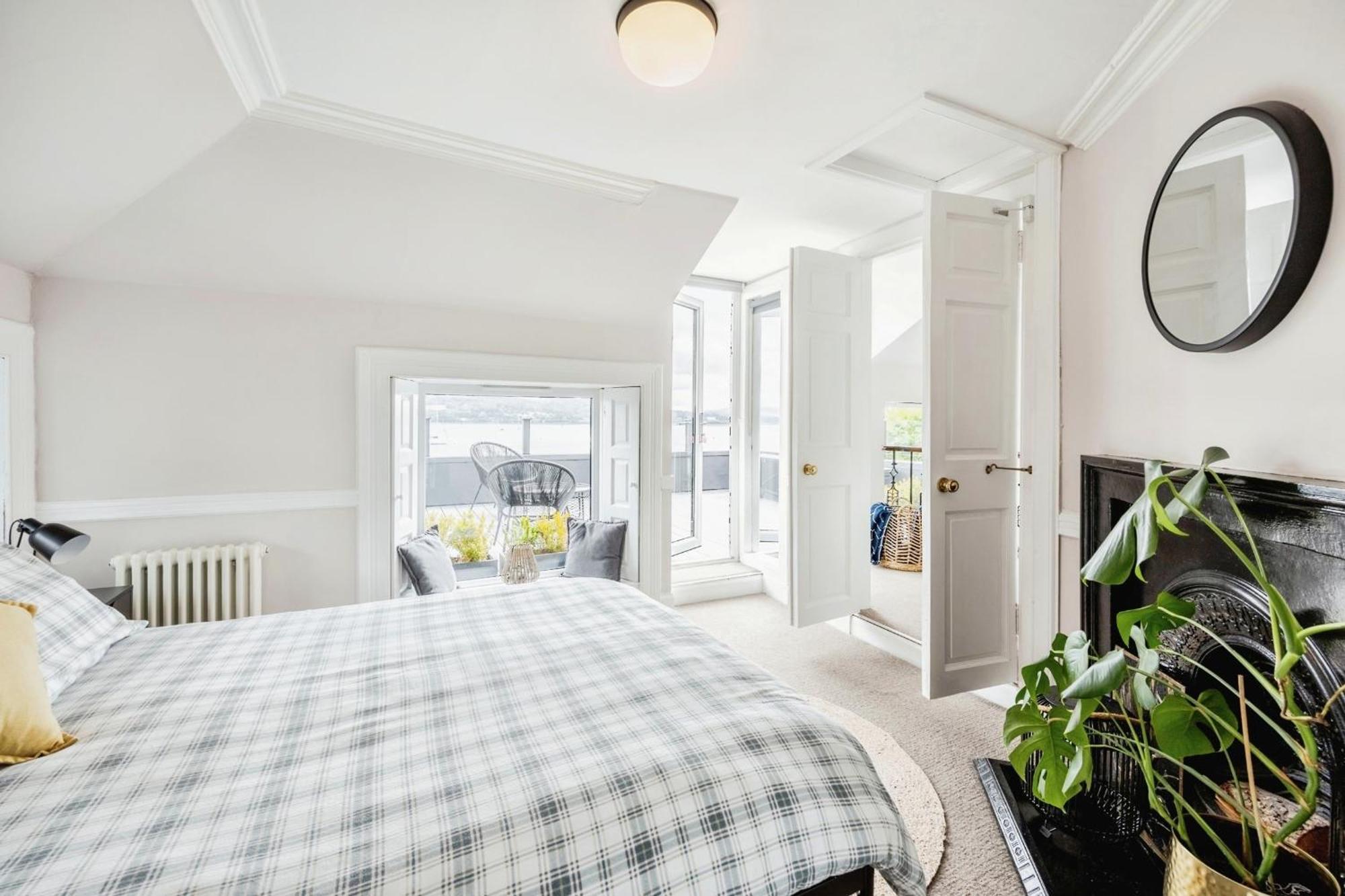 Cosy Lochside Cottage With Mountain And Sea Views Clynder Luaran gambar